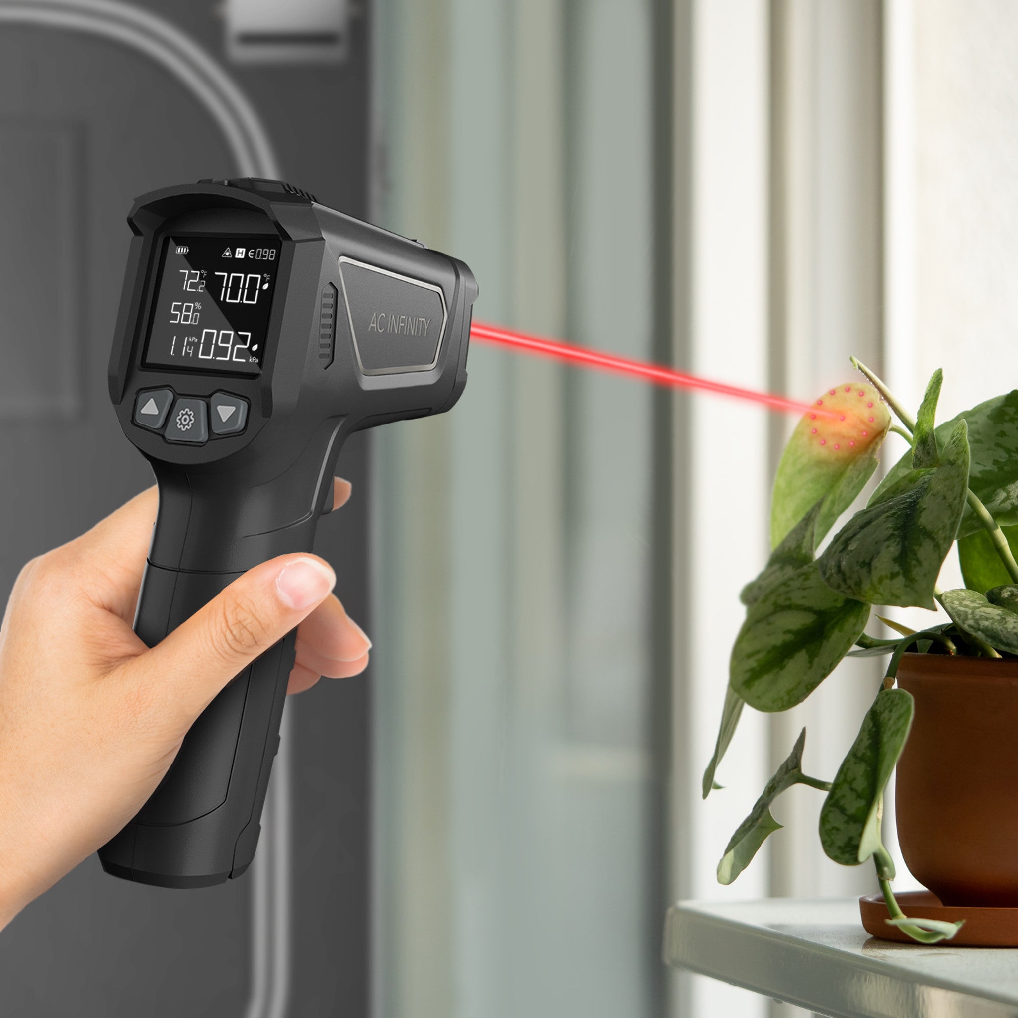 AC Infinity Handheld VPD Thermometer Captures Leaf VPD & Temp