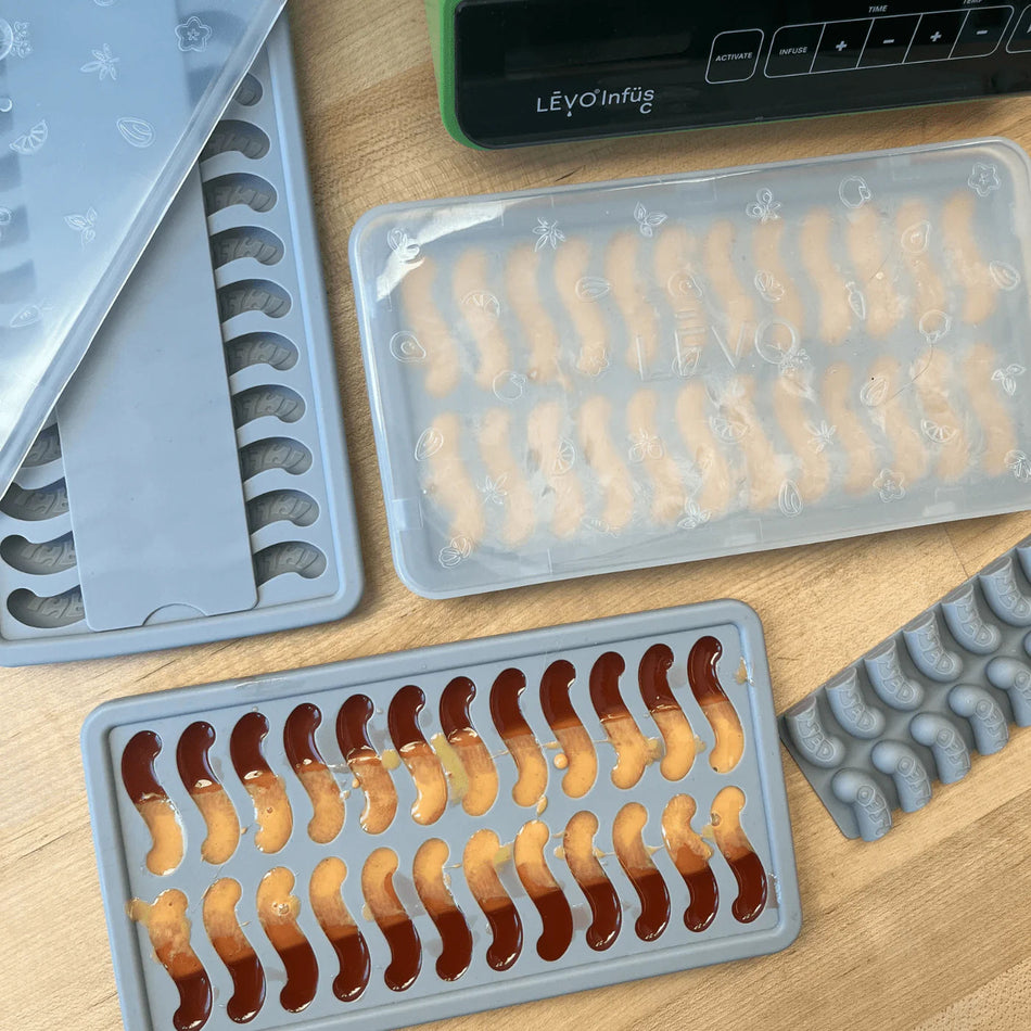 LĒVO Gummy Worm Silicone Molds